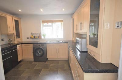 Fully furnished double bedroom Main Photo