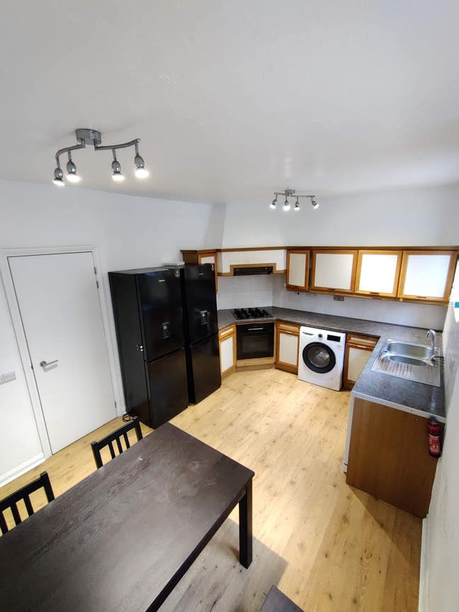 Fabulous 1 Bedroom Available (All Bills Included) Main Photo