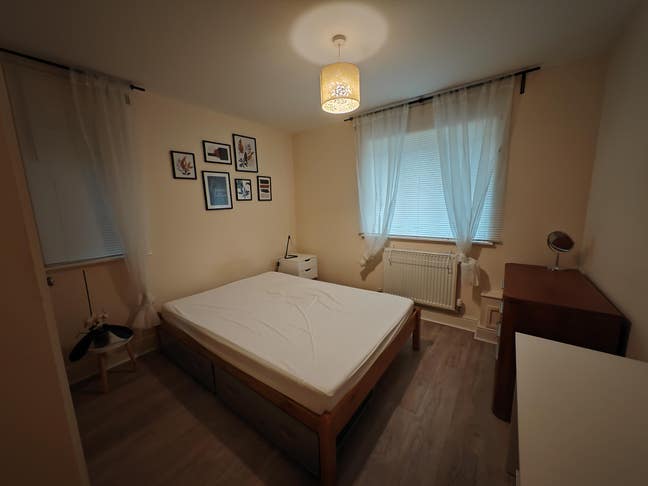 Spacious Double Bedroom in 2 Bedroom Flat Main Photo