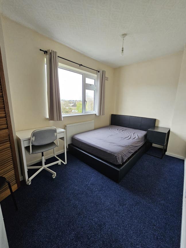 Double Room for rent in 3 semi-detached house Main Photo