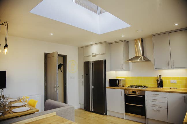 Modern Ensuite Room | Close to Town Centre Main Photo