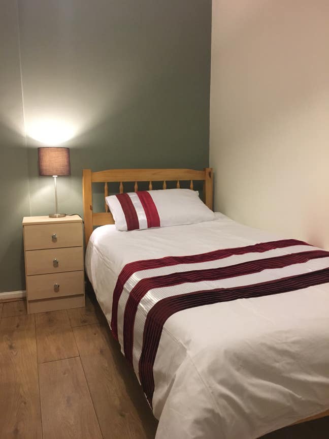 Fully furnished single bedroom@LN2 Main Photo