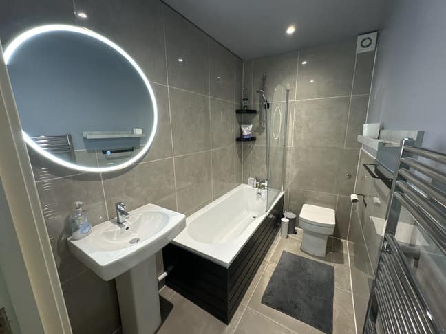 Double bedroom with own bathroom  Main Photo