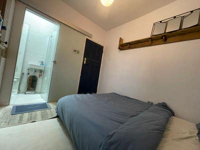 Fantastic en suite double room  Main Photo