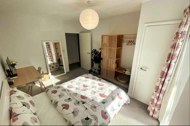 Relaxing double bedroom (next to Lloyd Park) Main Photo