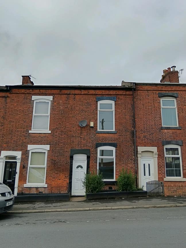 🌟2 Bedroom House Newly Refurbished Available NOW Main Photo