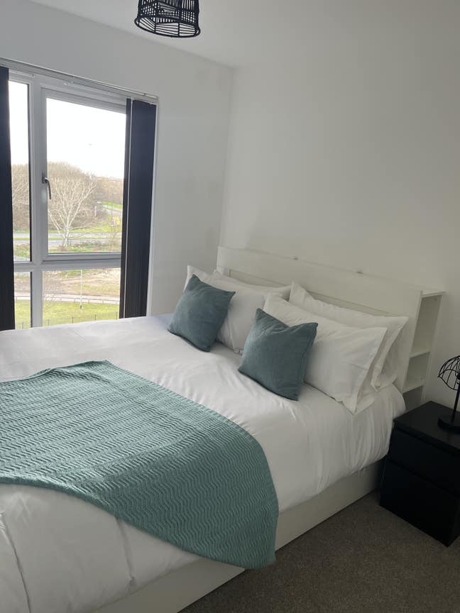 Double Room in Modern Flat Near Station. Main Photo