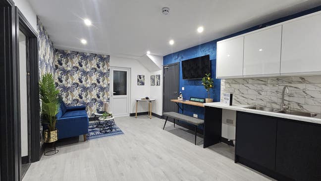 Three Ensuite room available in 5 bed house share. Main Photo