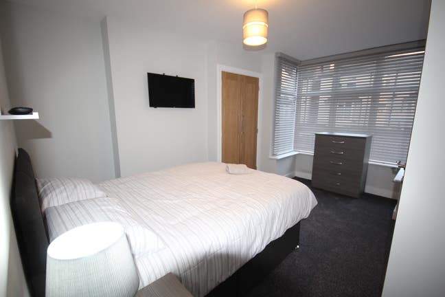 En-Suite Room Close to Queens Hospital Main Photo
