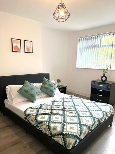 4 luxurious en-suite bedrooms Main Photo