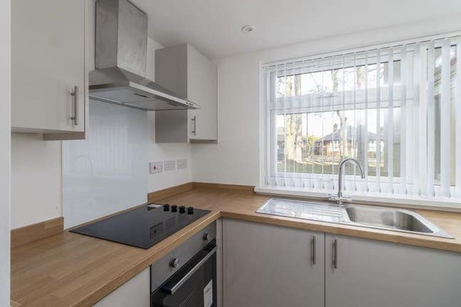 "Furnished 1-Bed Flatshare: Ideal for Key Workers! Main Photo