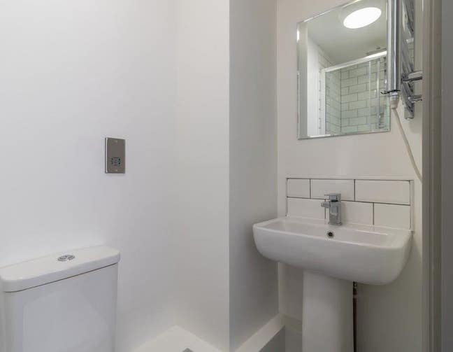 "Cannock Flatshare: Bills, Parking & WiFi Included Main Photo