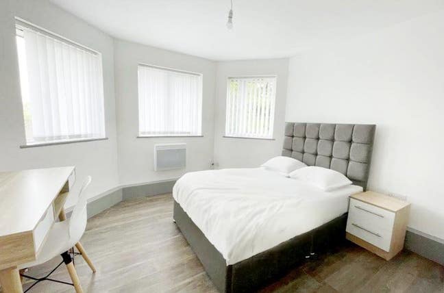 *Furnished 1-Bed Flatshare close to Birkenhead Par Main Photo