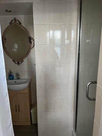 Ensuite Double bedroom in Pretty Victorian House Main Photo