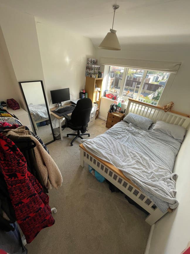 Spacious Double room with Parking   Main Photo