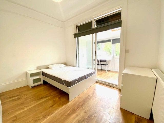 A large En suite room available to rent Main Photo