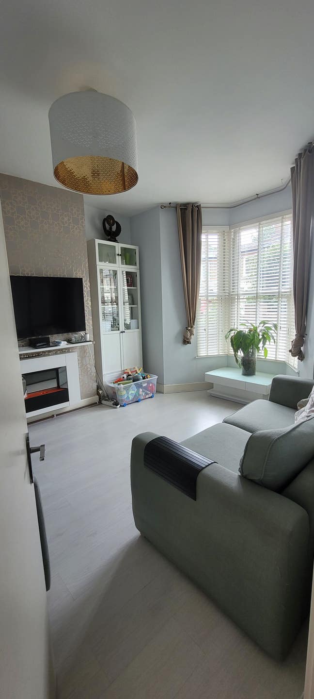  Room -Victoria Park/ Quiet Family Home Please Rea Main Photo