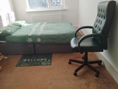 Nice room for One person In the heart of  Sutton Main Photo