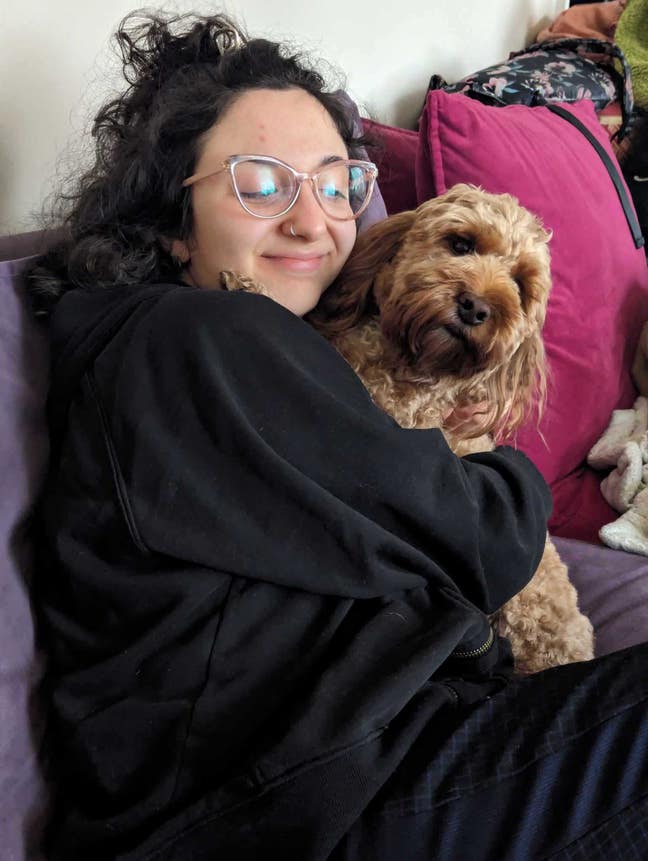 Professional female aged 26 seeks buddy up/room Main Photo