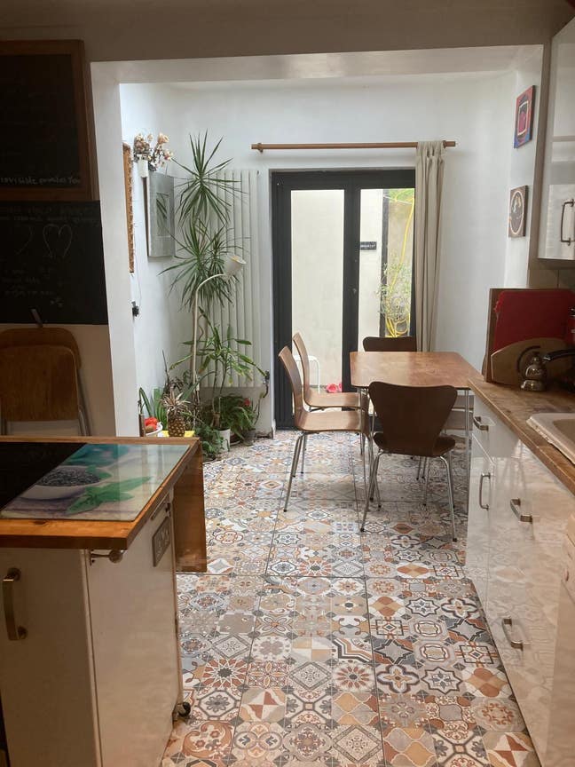 Lovely house (560 inc bills +dep) -park, sea,sauna Main Photo