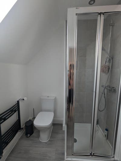 Top floor large room and the private bathroom Main Photo