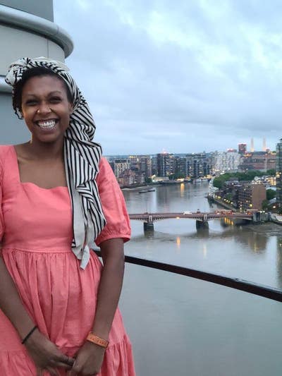 I am a professional female aged 34. I am look... Main Photo