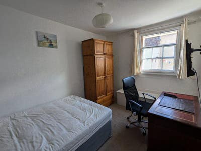 Double room in Malmesbury Town centre Main Photo