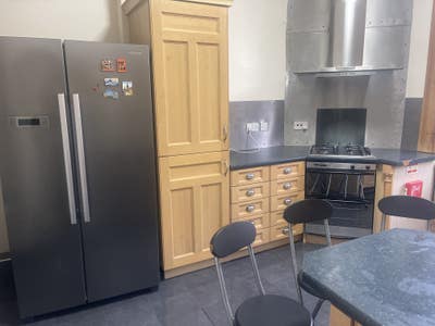 2 double rooms in 4 bed  flat Dennistoun. Main Photo