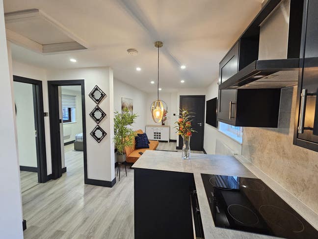 Stunning 2-Bedroom Flat in Prime Uxbridge Location Main Photo