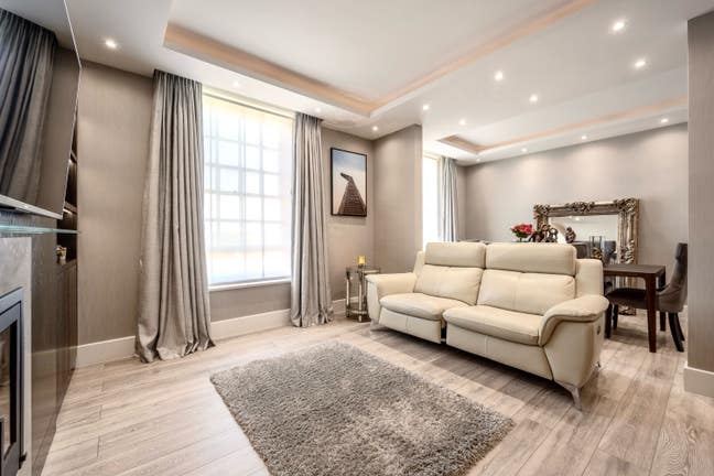 Stunning 3 bed 2 bath Penthouse Flat  Main Photo