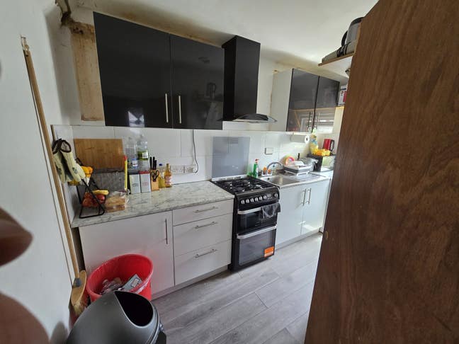 Large Double room available now Main Photo
