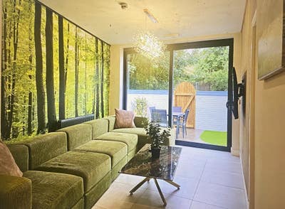 Designer 8 Bed Fallowfield House Main Photo