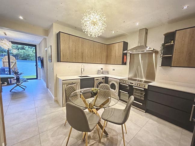 Designer 8 Bed Fallowfield House Main Photo