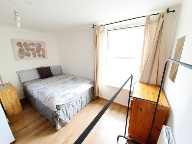 Studio's within friendly house-share in Darlaston Main Photo