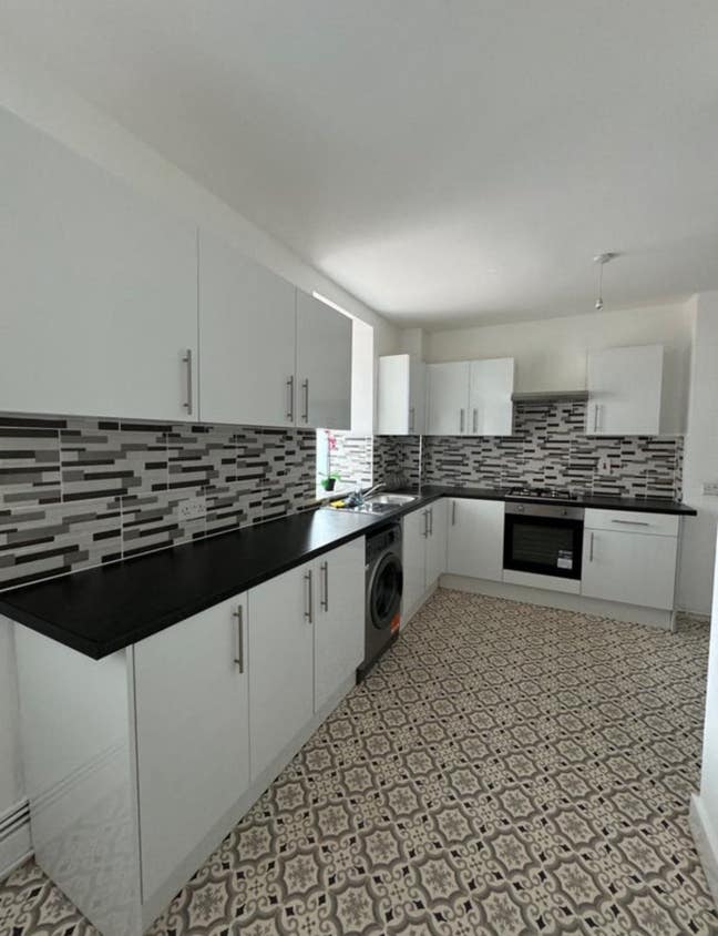 Large Double Room in Canary Wharf Main Photo