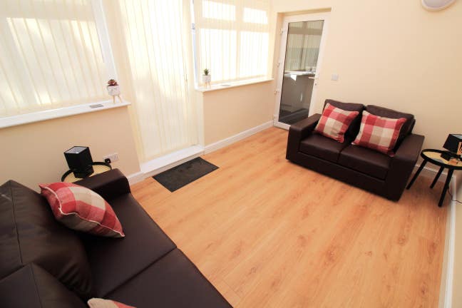 NEW! Double En-Suite Room in New Rossington!! Main Photo