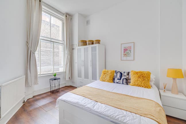 Room to rent - West Kensington Main Photo