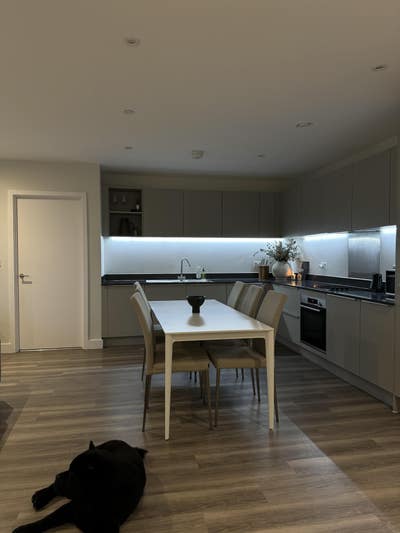 Spacious scandi interior 3-bedroom apartment Main Photo