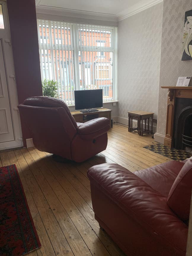 Lovely Double Room - Friendly Professionals Main Photo