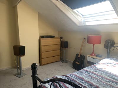 Lovely Double Room - Friendly Professionals Main Photo