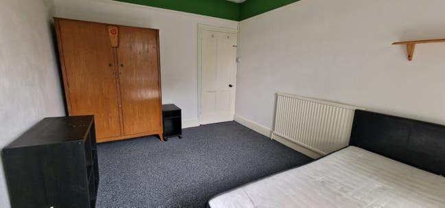 Nice Clean room to let  Main Photo