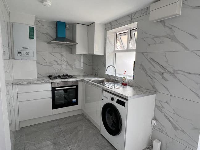 Brand new fully furnished room to let in Colindale Main Photo