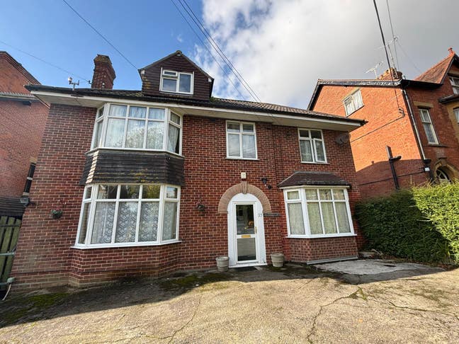 Double Room with Ensuite - Close to hospital  Main Photo