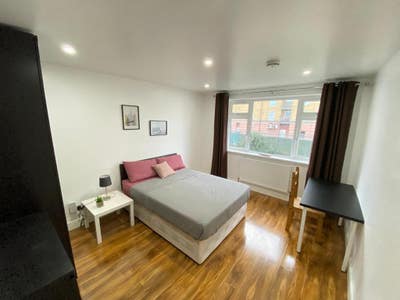Bright Double in a 4 Bed Flat in All Saints Main Photo