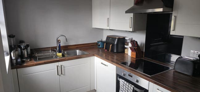 Double Room and own Bathroom to let Main Photo