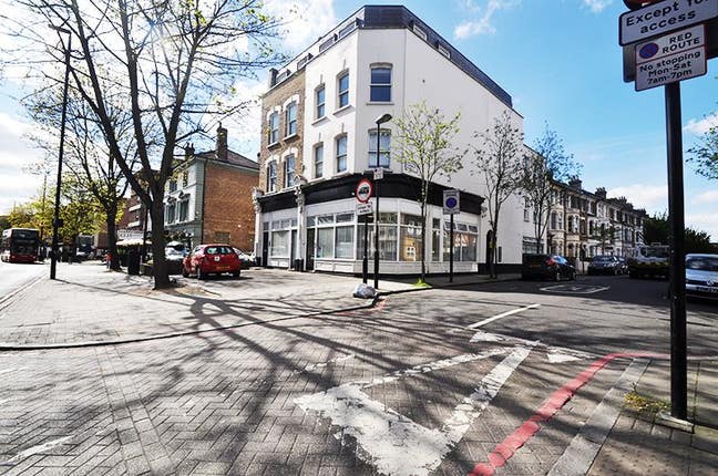 A modern 1 bedroom apartment is set within easy ac Main Photo