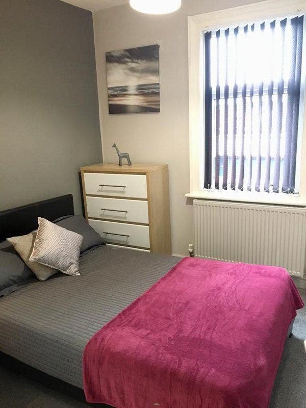 Cosy Double Rm * TV * Close to Town Centre Main Photo