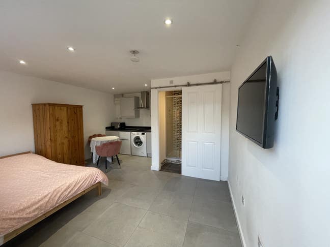 Brand new studio flat Main Photo