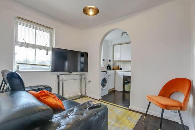 Large Furnished Double Room, Peckham SE15 – &pound;1,100 Main Photo