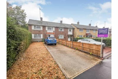 1 very large room available close to motorway Main Photo
